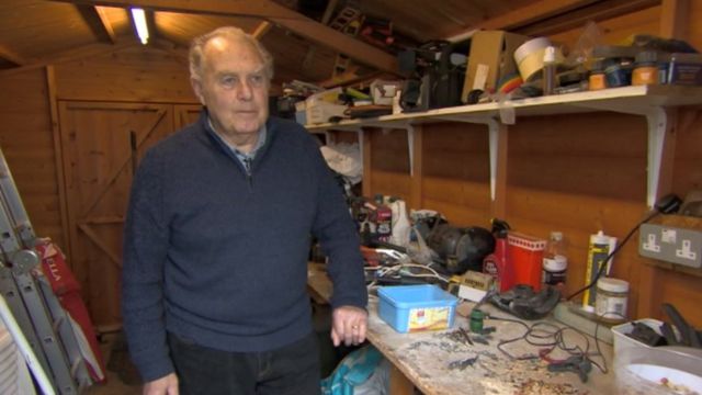 Mouse Secretly Filmed Keeping British Man's Shed Tidy Every Night